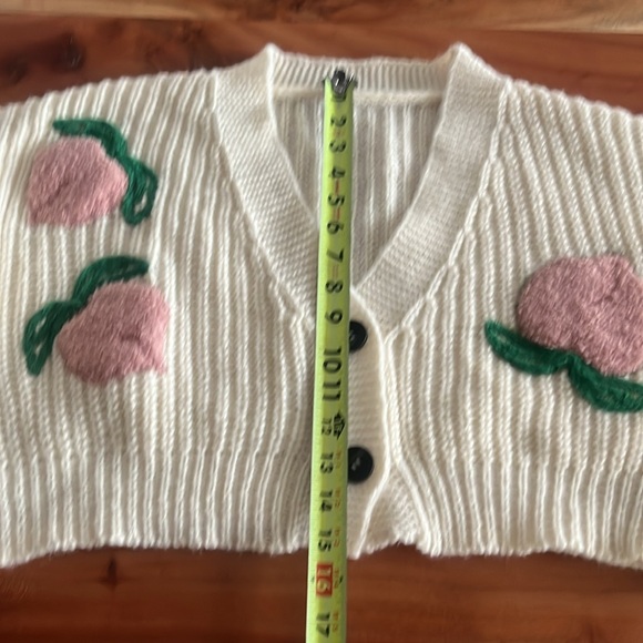 Hand knit Loose Cropped Cardigan Sweater with 3D Fuzzy Peaches women’s med/lrg - Picture 9 of 14